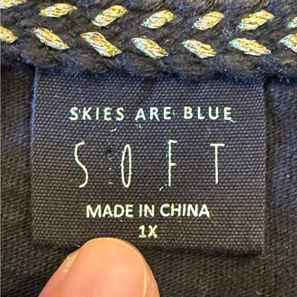 Skies Are Blue Black and Metallic Gold Star Short Sleeve T Shirt Womens 1X - Picture 4 of 5